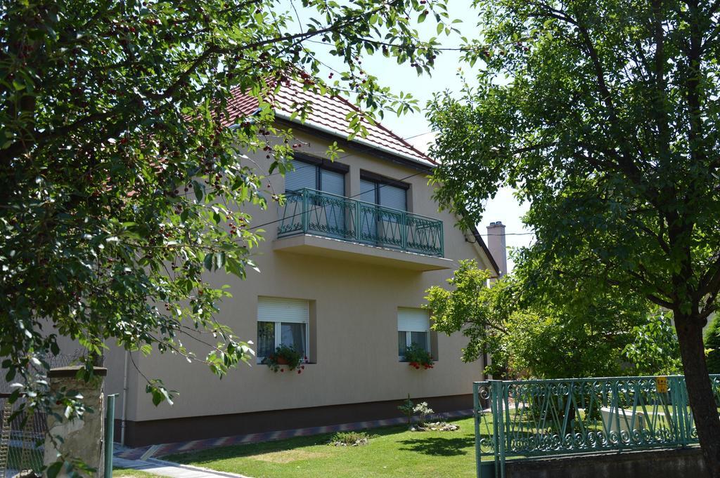 Apartman Anikó Vendégház Harkány Exterior foto