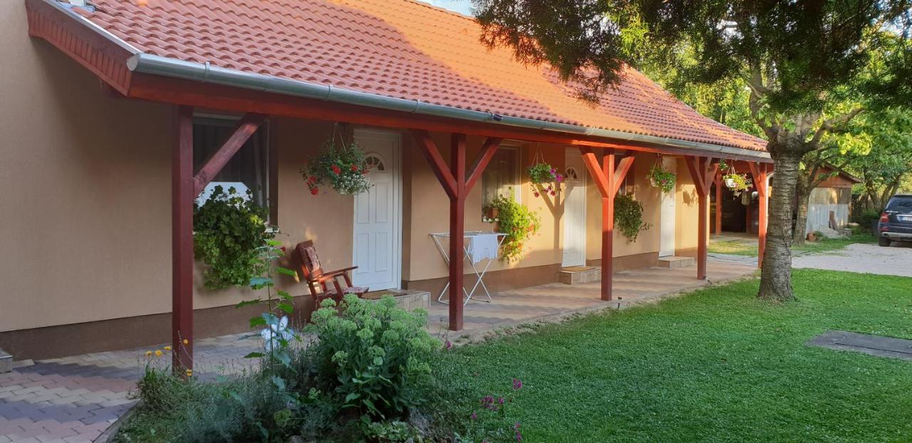 Apartman Anikó Vendégház Harkány Exterior foto